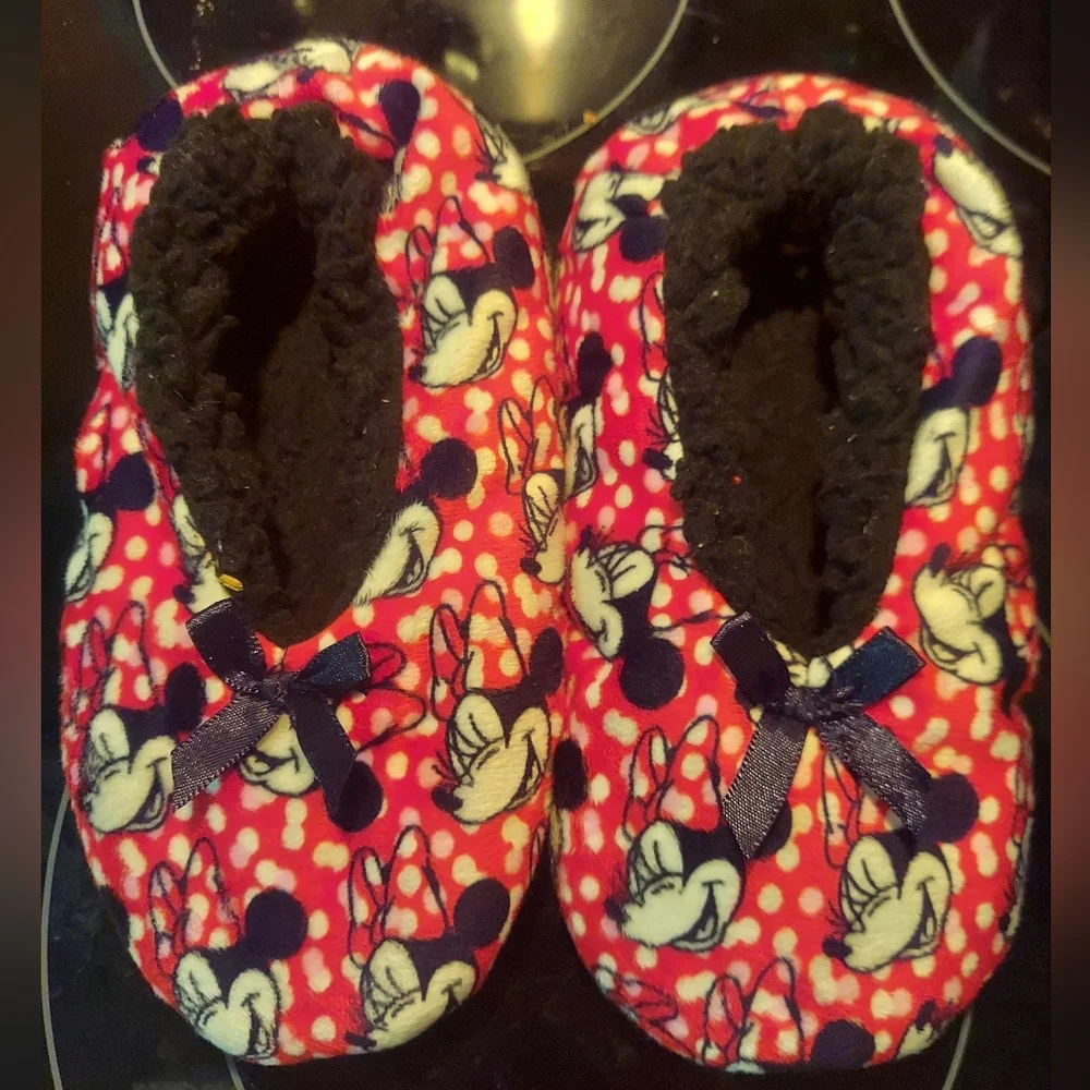 🎁 = 10/$25. NWOT Minnie Mouse slippers